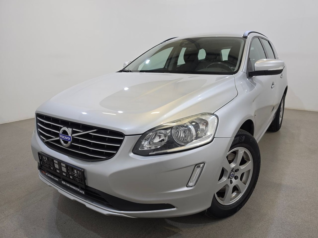 VOLVO XC60 (Year of Construction 2015, 181 PS, Diesel)