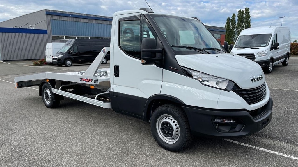 Iveco Daily (Year of Construction 2025, 161 PS, Diesel)