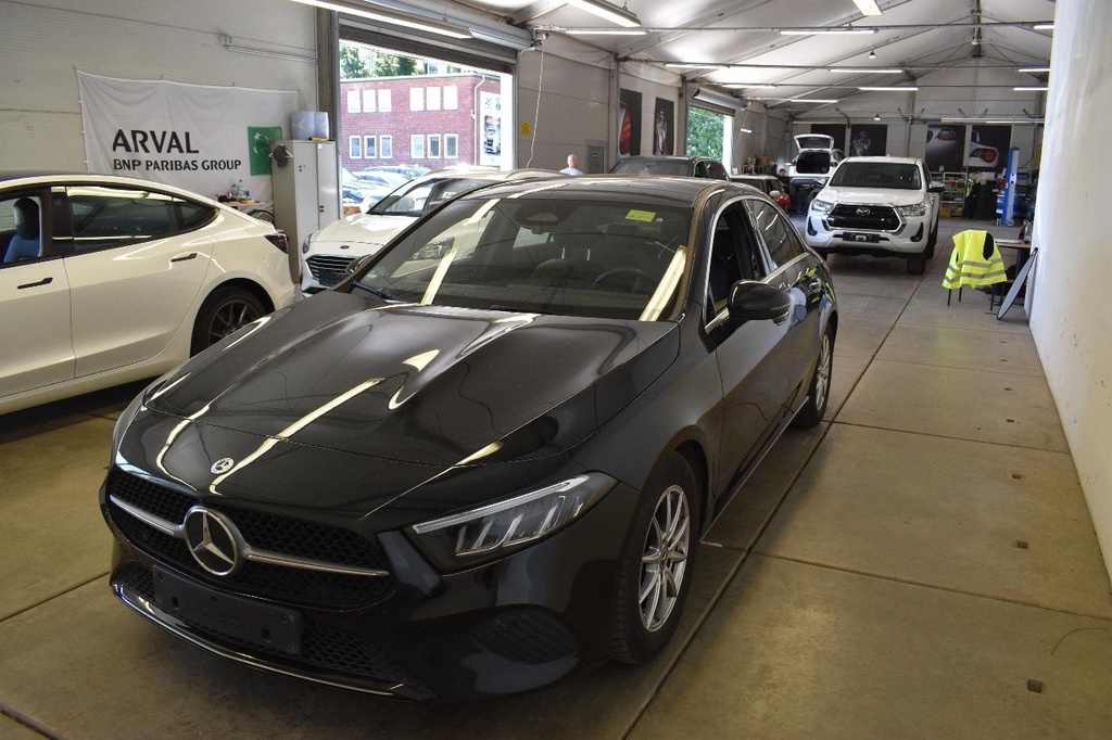 Mercedes A 200 1950.0 cc Automatic (2023)