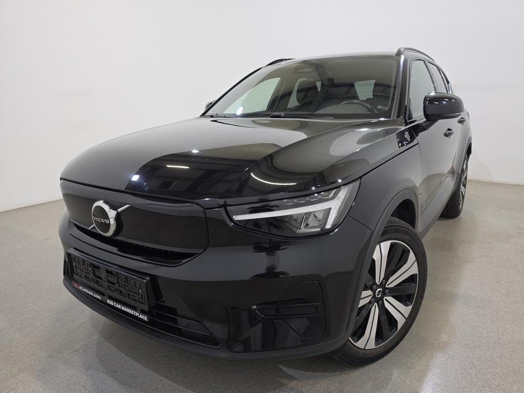 VOLVO XC40 (Year of Construction 2023, 231 PS, Electric)