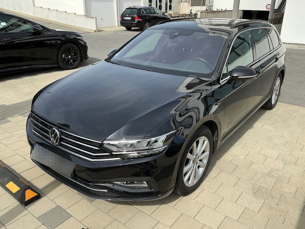 Volkswagen Passat Variant 1968.0 cc Automatic (2022)