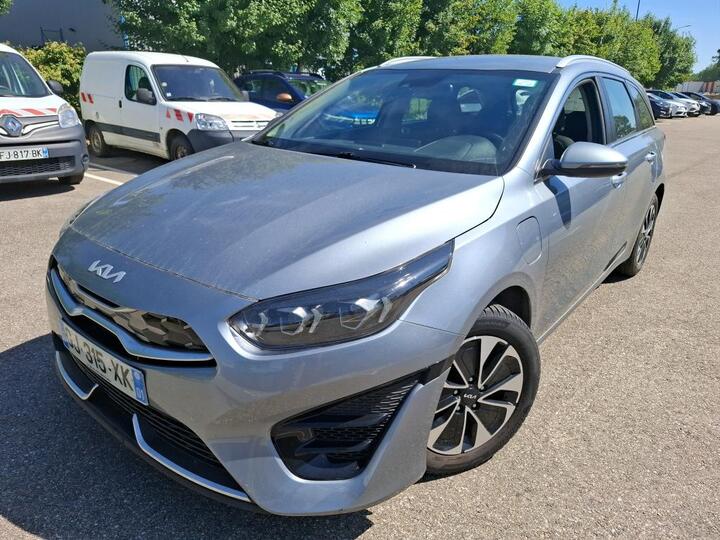 KIA cee'd (Year of Construction 2022, 140 PS, Hybrid Petrol)