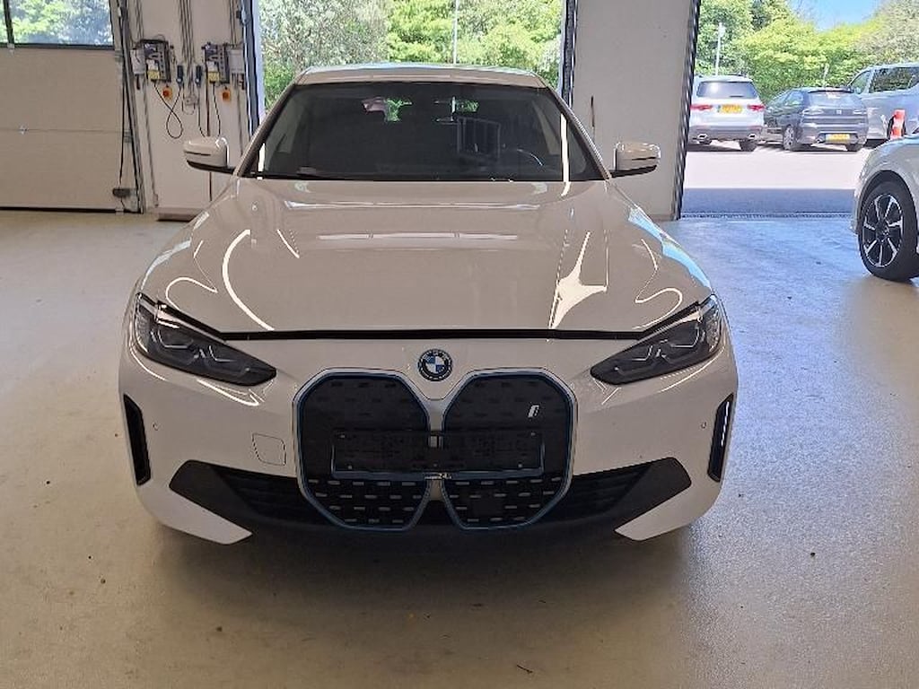 BMW i4 (Year of Construction 2023, 340 PS, Electric)