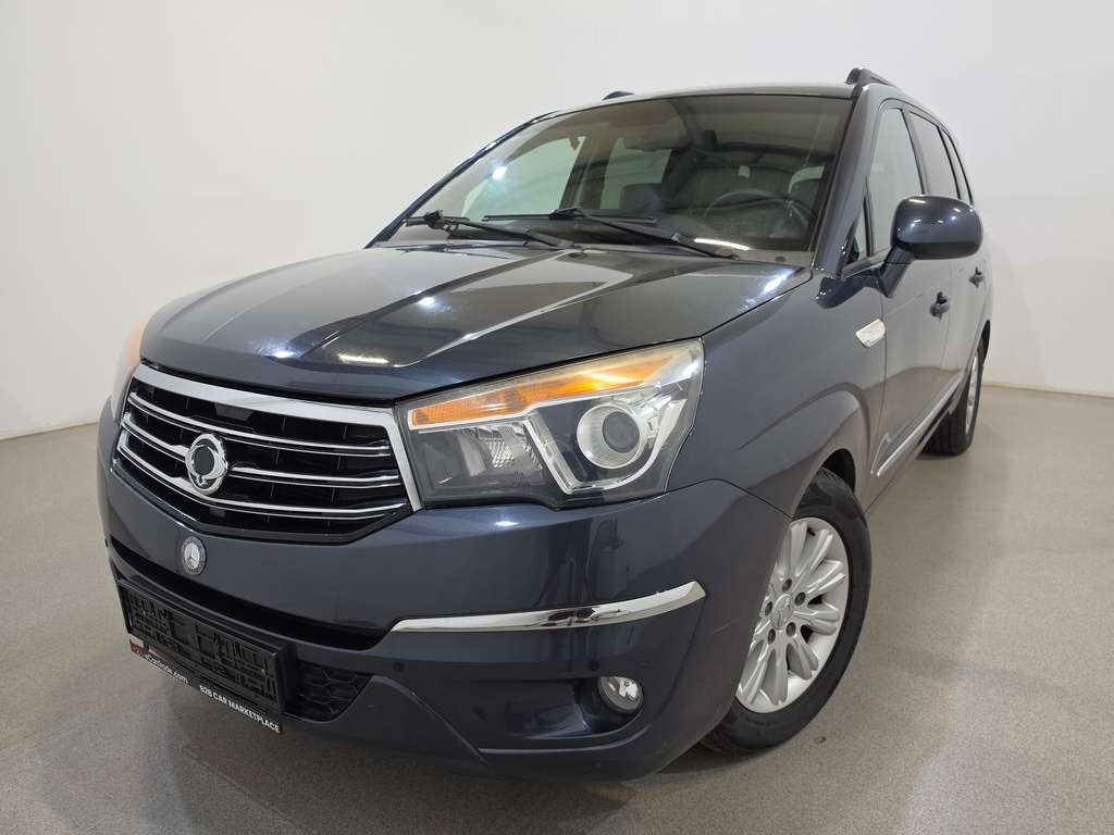 SSANGYONG Rodius (Year of Construction 2014, 155 PS, Diesel)