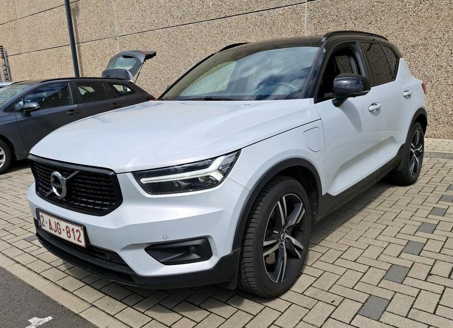 VOLVO XC40 (Year of Construction 2021, 129 PS, Hybrid Petrol)