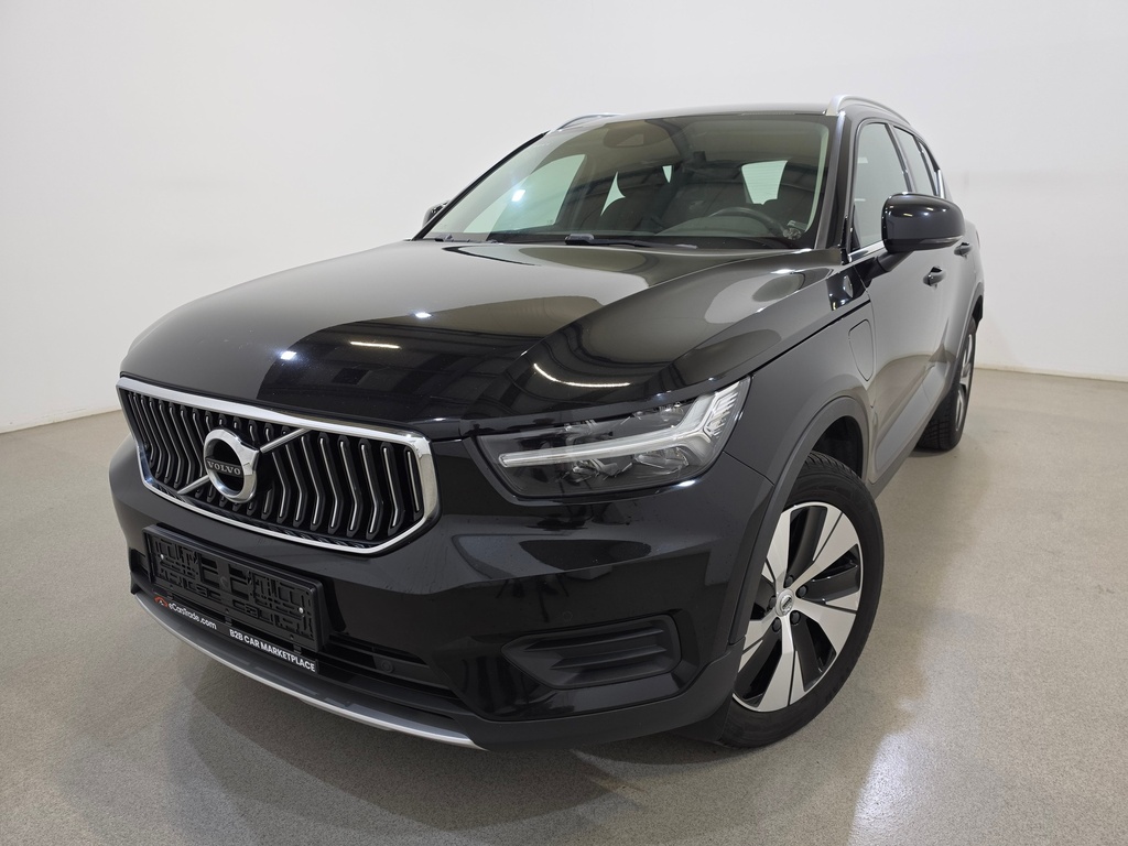 VOLVO XC40 (Year of Construction 2021, 211 PS, Hybrid Petrol)