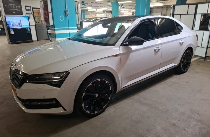 SKODA Superb (Year of Construction 2022, 218 PS, Hybrid Petrol)