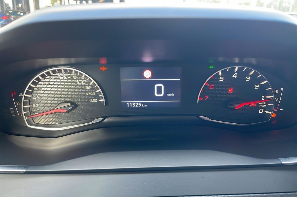 PEUGEOT 2008 (Year of Construction 2025, 102 PS, Petrol)