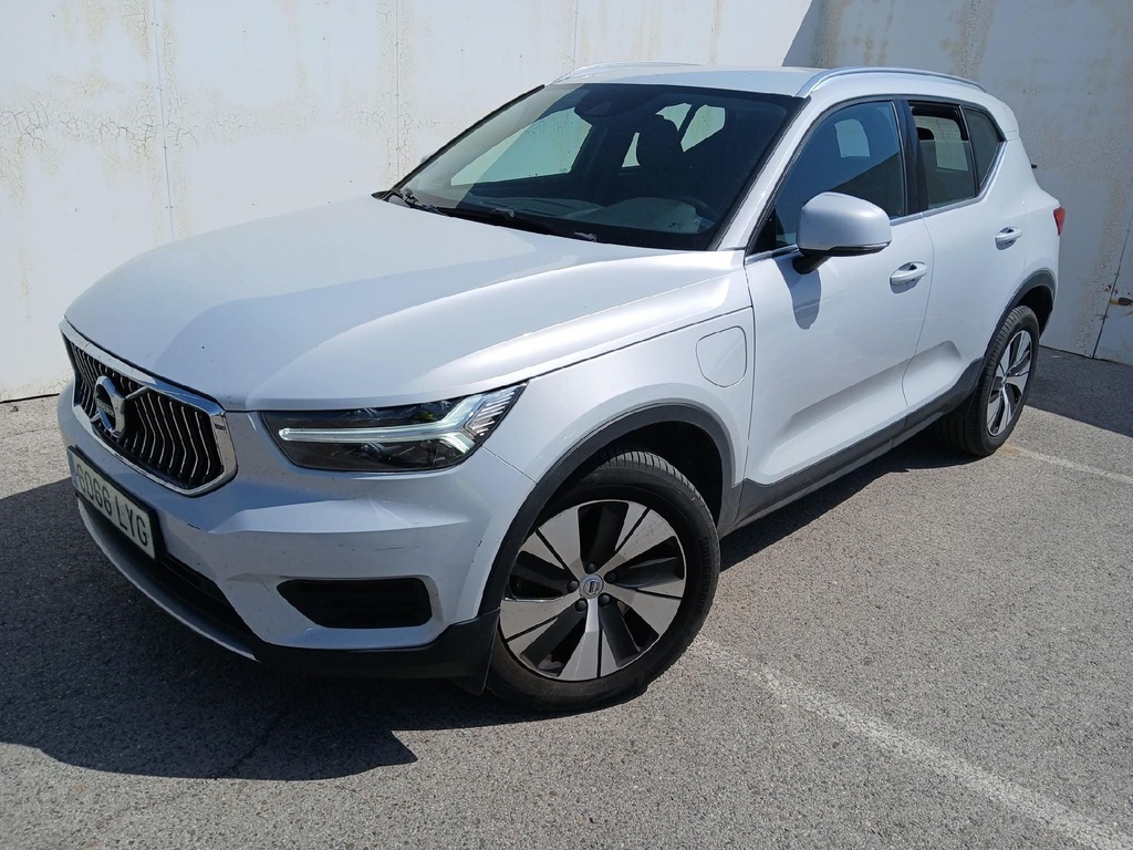 VOLVO XC40 (Year of Construction 2022, 211 PS, Electric)