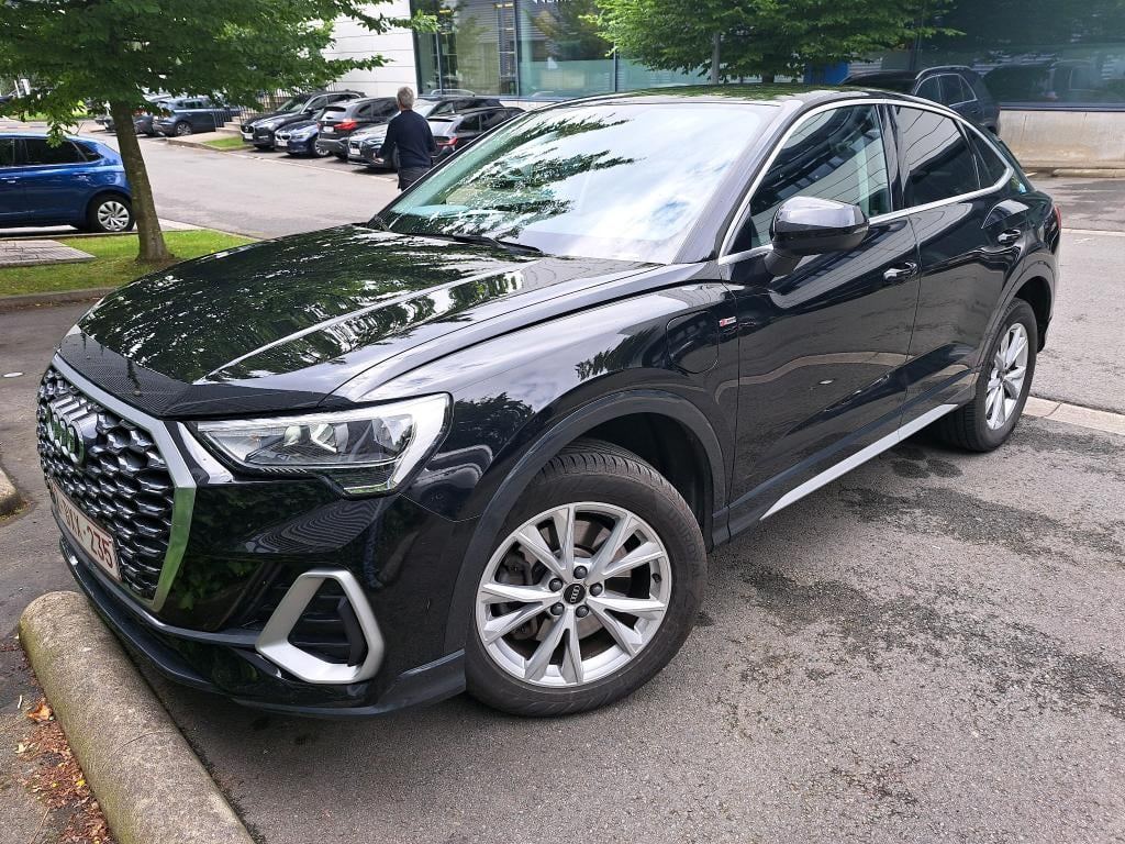 AUDI Q3 (Year of Construction 2022, 150 PS, Hybrid Petrol)