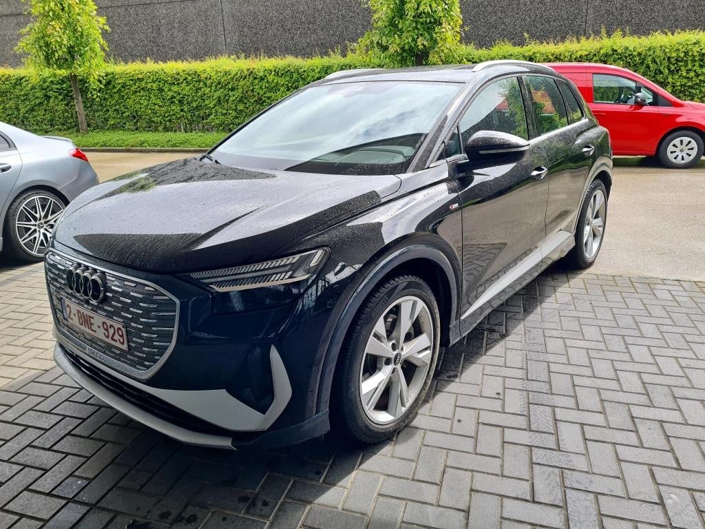 AUDI Q4 e-tron (Year of Construction 2022, 204 PS, Electric)