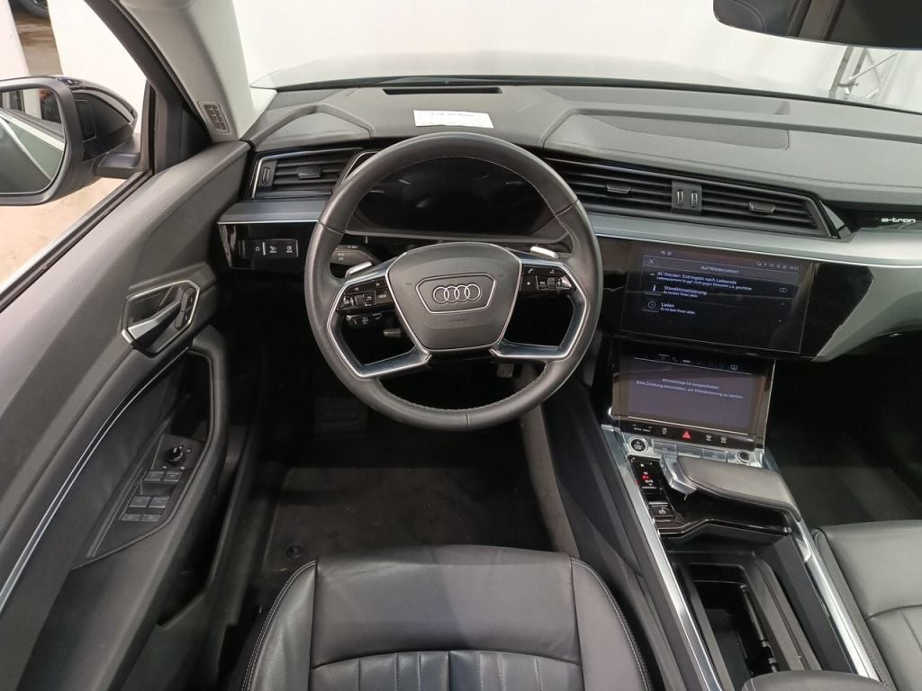 AUDI Q8 (Year of Construction 2024, 408 PS, Electric)