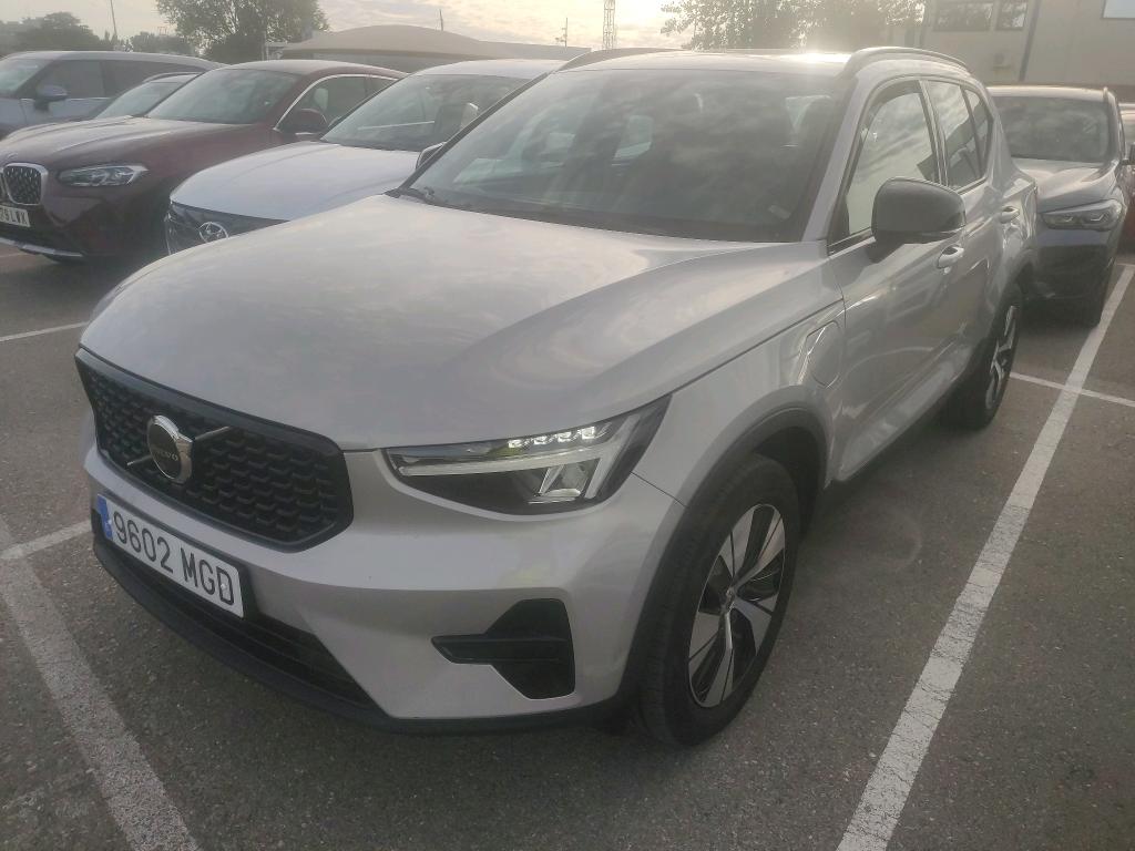 VOLVO XC40 (Year of Construction 2023, 262 PS, Hybrid Petrol)