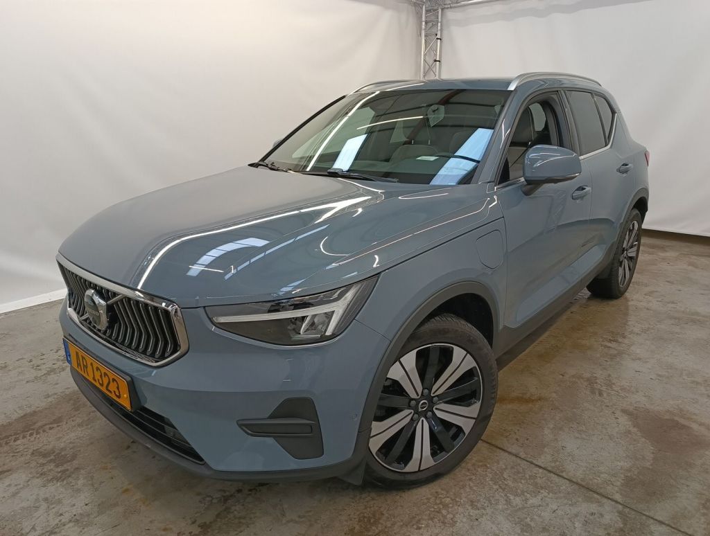 VOLVO XC40 (Year of Construction 2023, 261 PS, Hybrid Petrol)