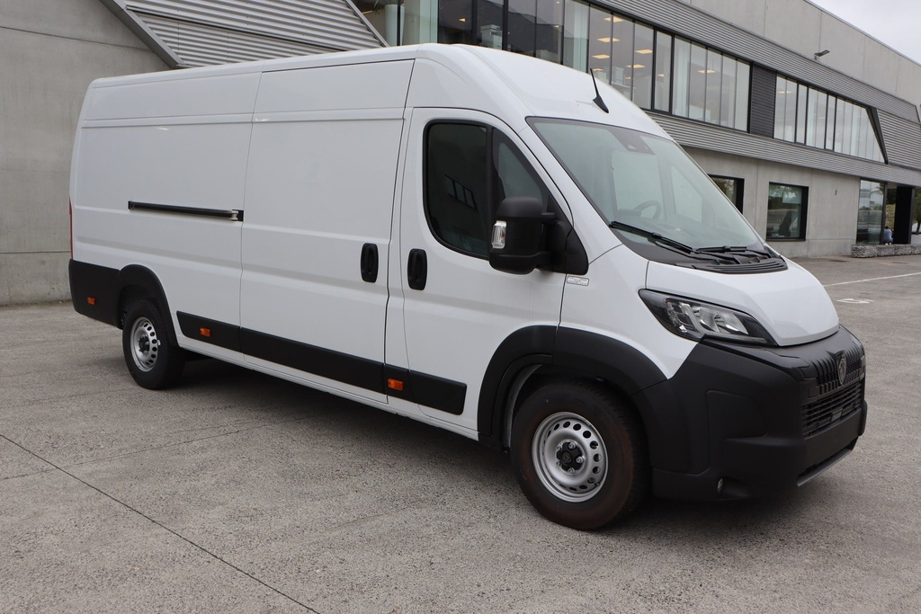 PEUGEOT Boxer Automatic (2025)