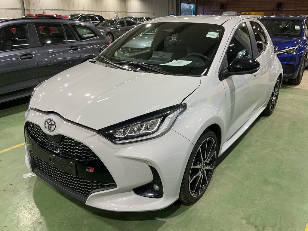 TOYOTA Yaris 1490.0 cc (2024)