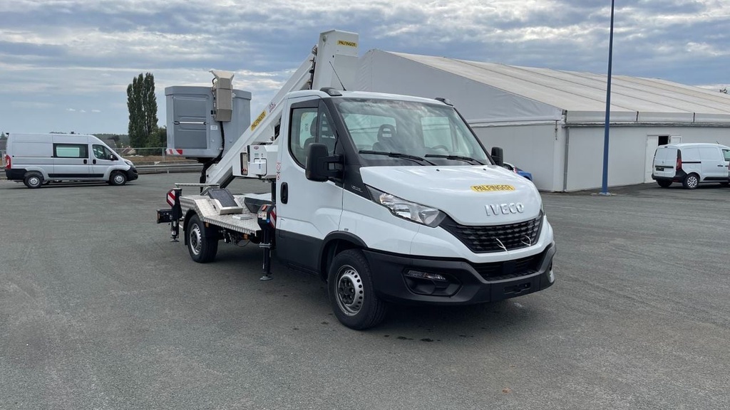 Iveco Daily (Year of Construction 2022, 136 PS, Diesel)