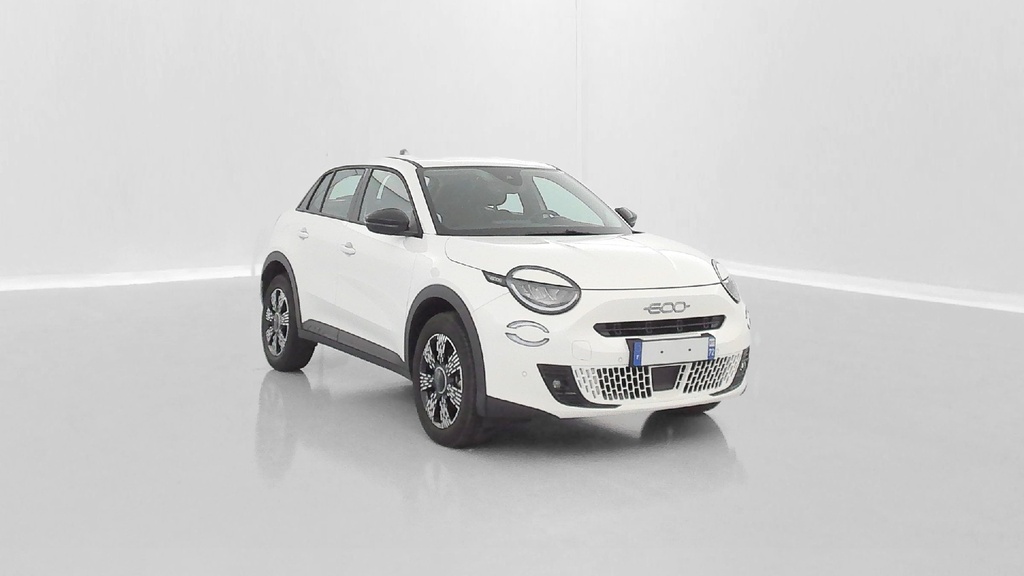FIAT 600 (Year of Construction 2025, 136 PS, Petrol)