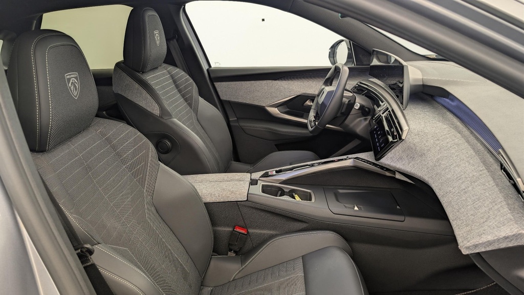 PEUGEOT 3008 (Year of Construction 2025, 136 PS, Petrol)