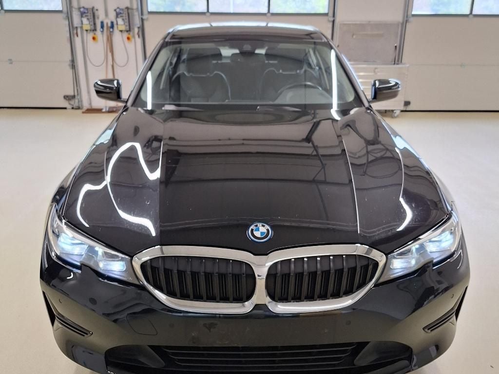 BMW 330 1998.0 cc Automatic (2021)
