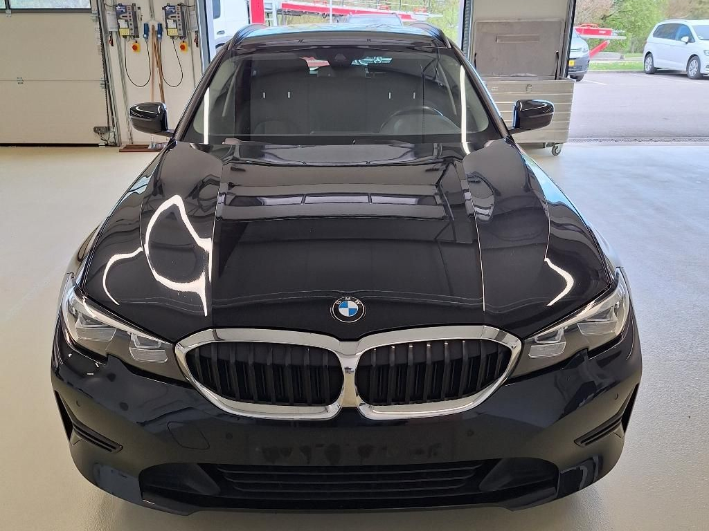 BMW 318 1995.0 cc Automatic (2021)