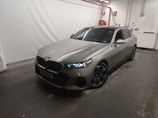 BMW i5 (Year of Construction 2023, 340 PS, Electric)