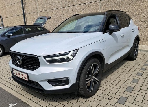 VOLVO XC40 (Year of Construction 2021, 129 PS, Hybrid Petrol)