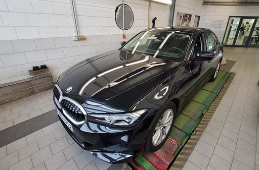 [VEH-BMW-DMG-0012] BMW 320 (Year of Construction 2023, 190 PS, Diesel)