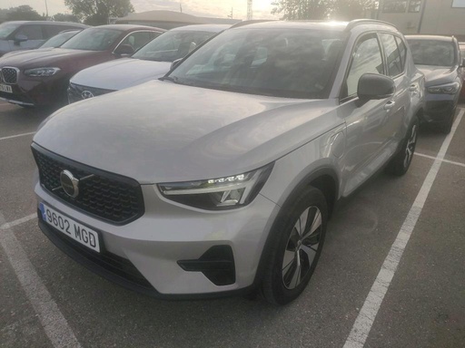 VOLVO XC40 (Year of Construction 2023, 262 PS, Hybrid Petrol)
