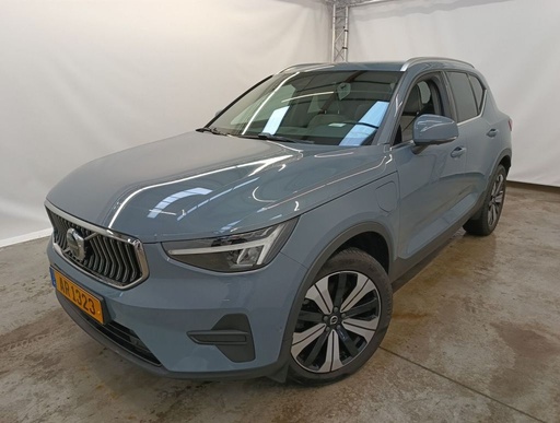VOLVO XC40 (Year of Construction 2023, 261 PS, Hybrid Petrol)