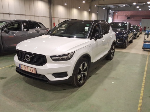 VOLVO XC40 (Year of Construction 2022, 180 PS, Hybrid Petrol)