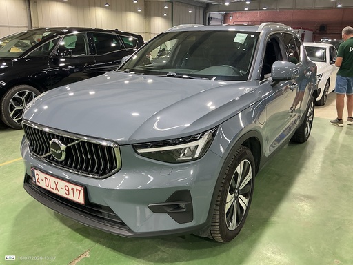 VOLVO XC40 (Year of Construction 2023, 180 PS, Hybrid Petrol)
